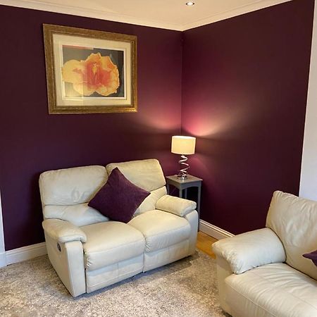 Cheerful One Bedroom Cottage With Parking Space. Glasgow Exterior photo