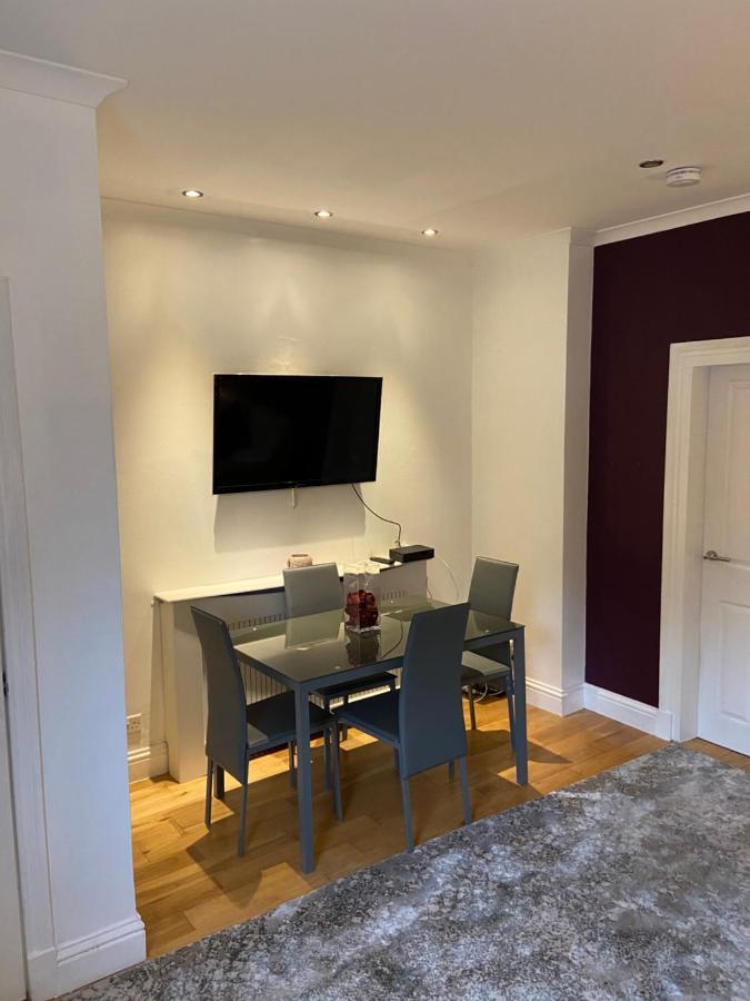 Cheerful One Bedroom Cottage With Parking Space. Glasgow Exterior photo